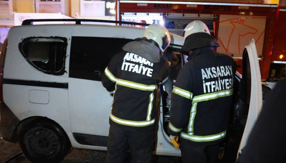 Araç yangınında itfaiye eri ve kameramanın ölümden döndüğü an 1